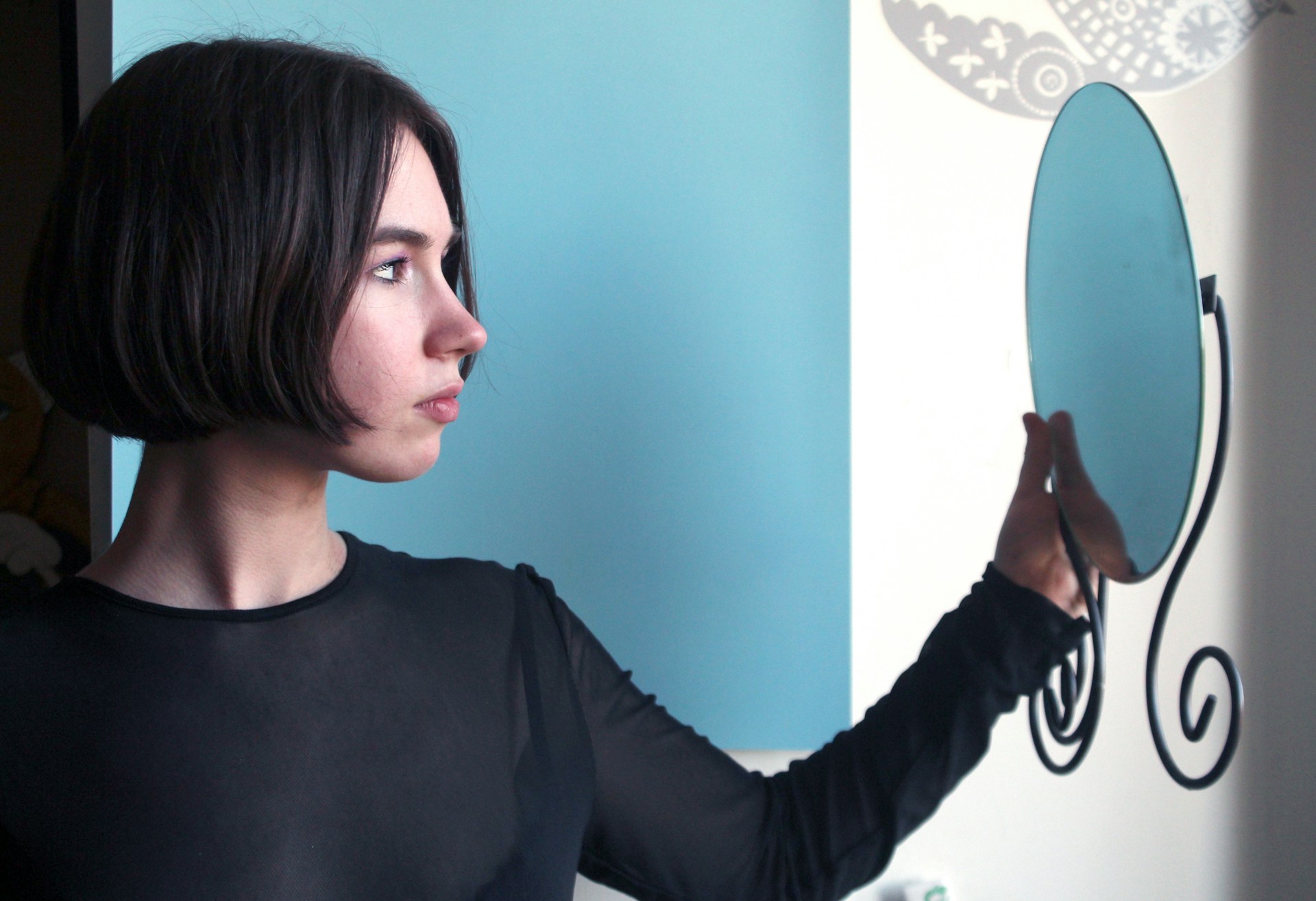 De ce nu te vindecă validarea de pe social media